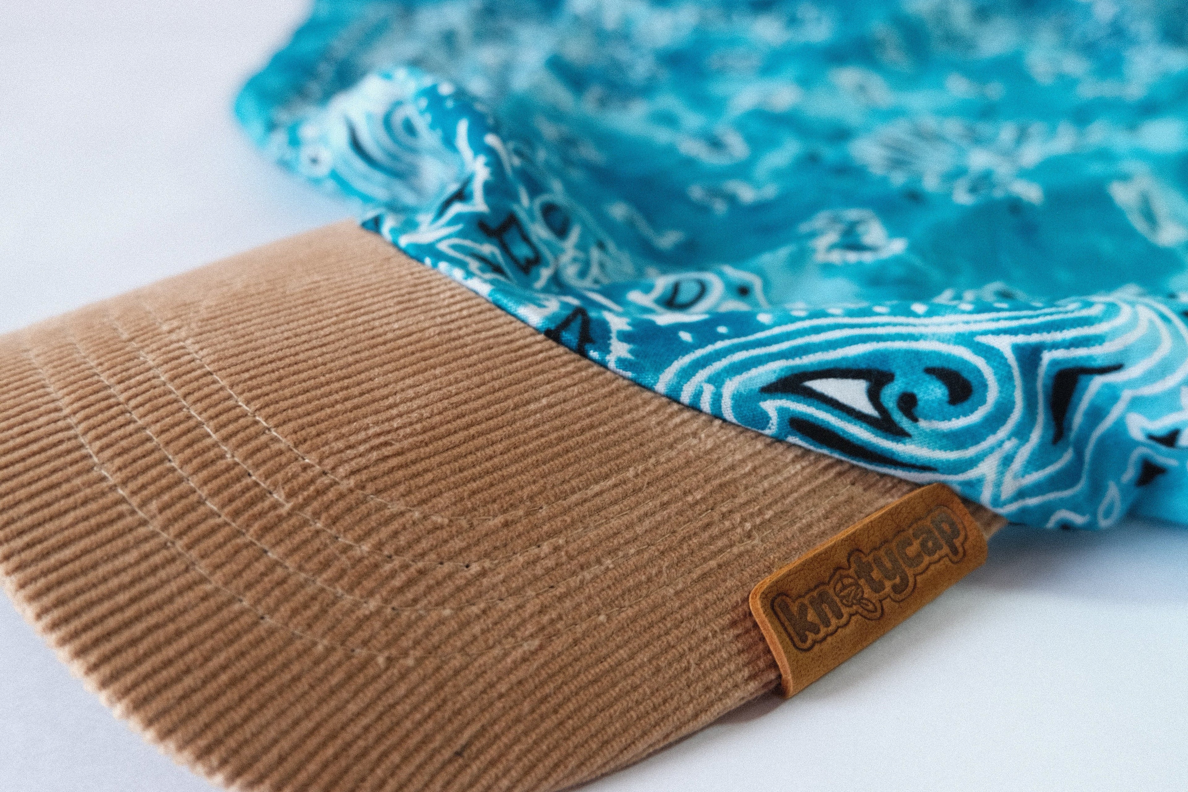 Beige Corduroy Brim | Sky Veil Kapri