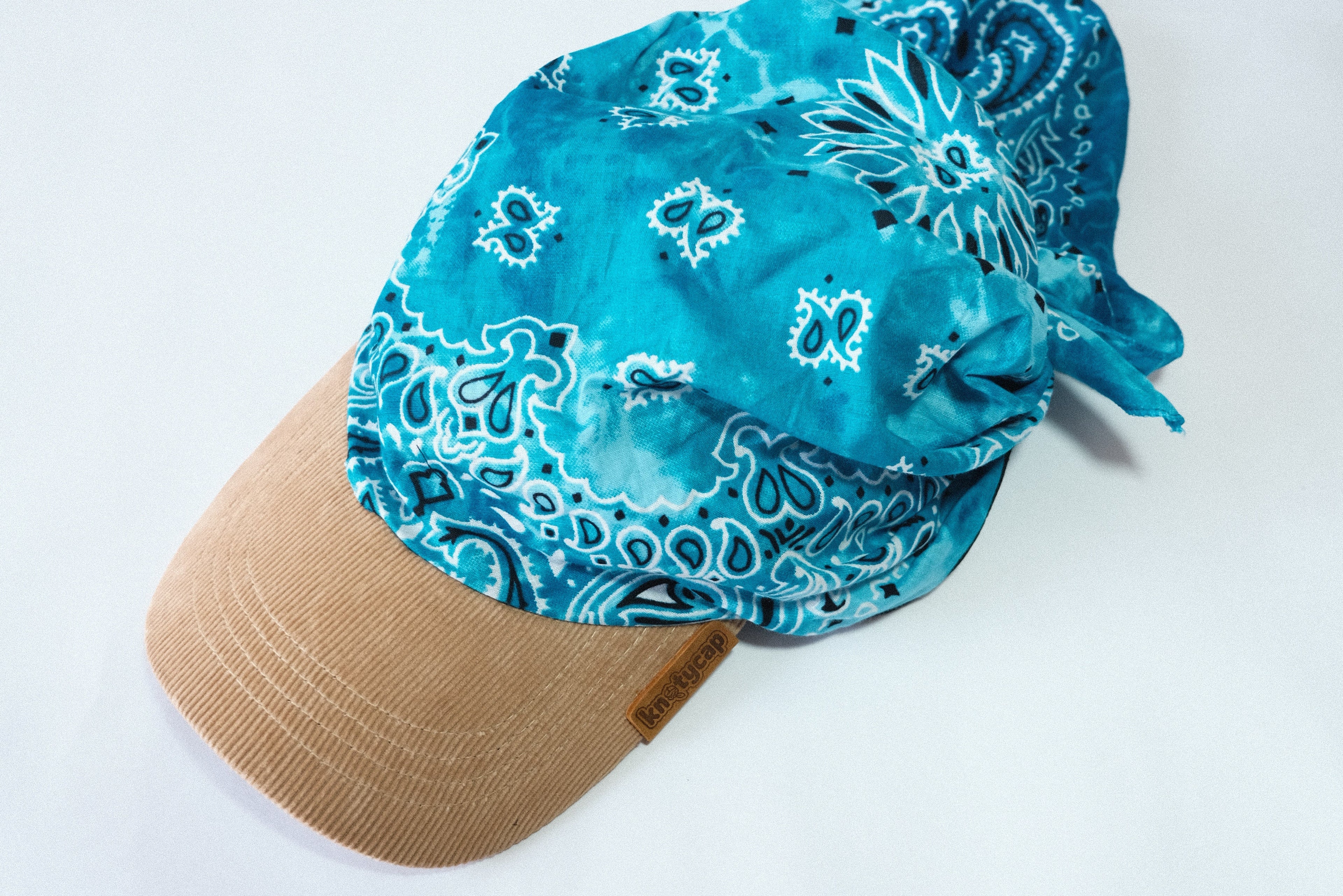Beige Corduroy Brim | Sky Veil Kapri