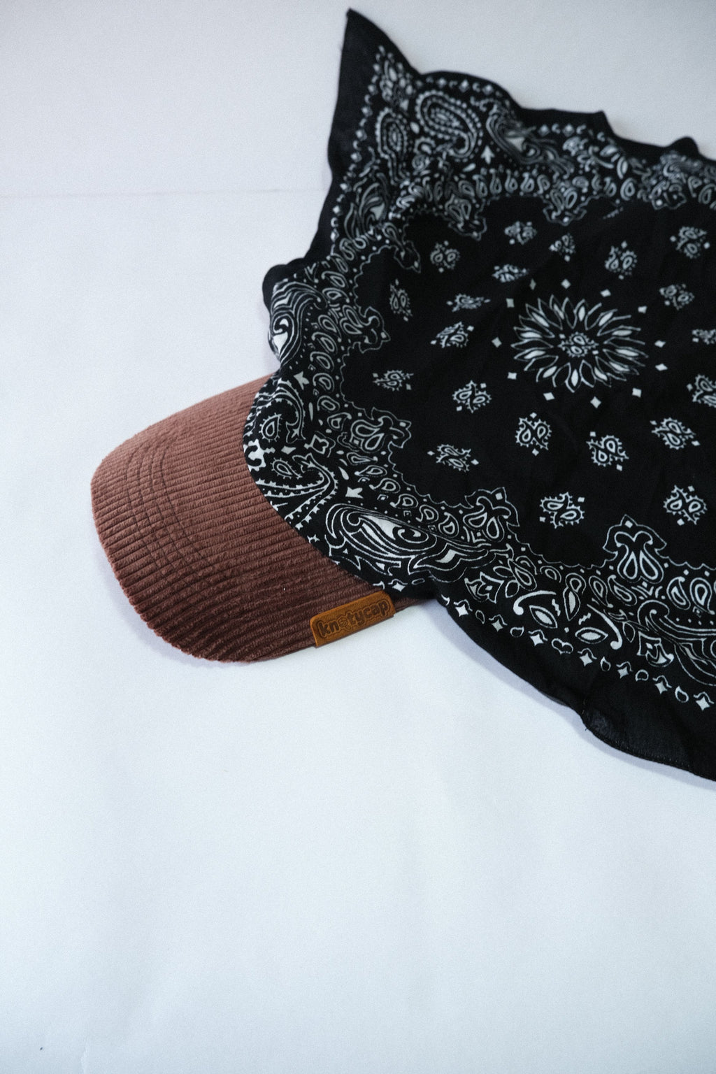 Dark Corduroy Brim | Black Veil Kapri