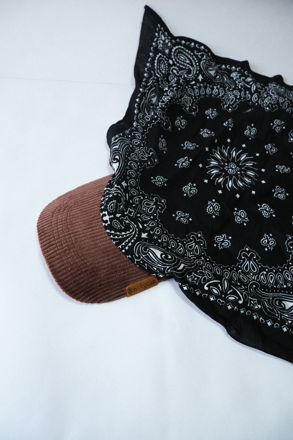 Dark Corduroy Brim | Black Veil Kapri