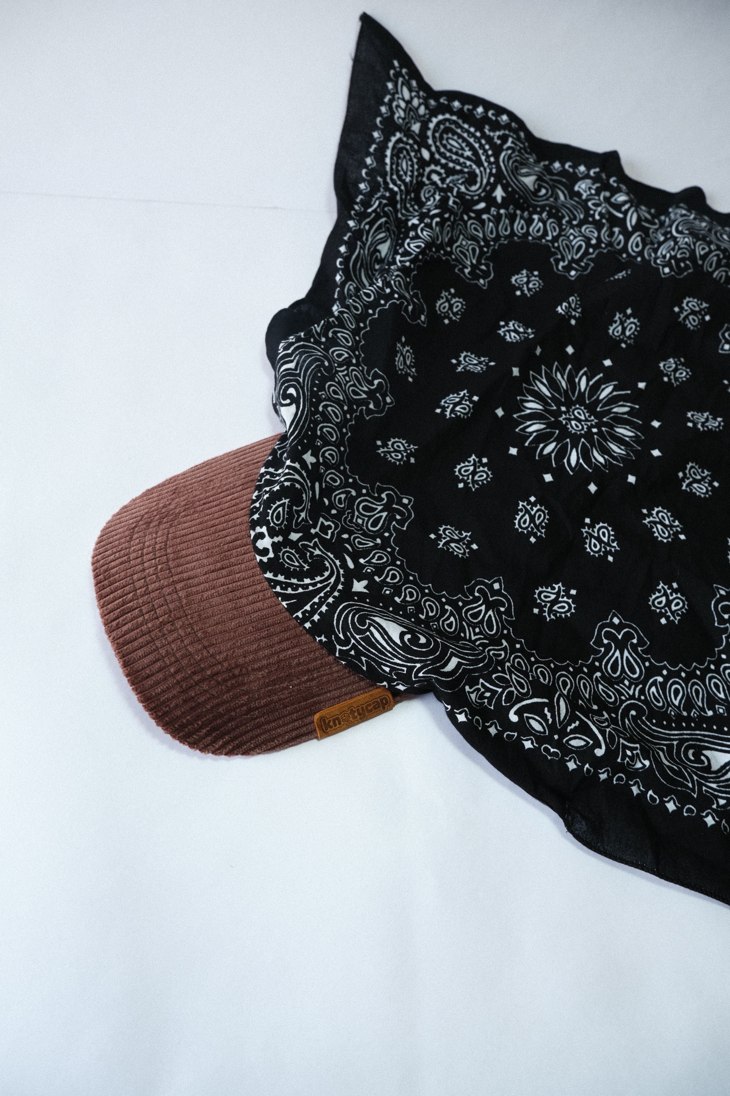 Dark Corduroy Brim | Black Veil Kapri