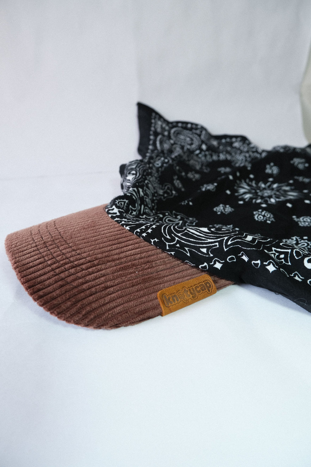 Dark Corduroy Brim | Black Veil Kapri