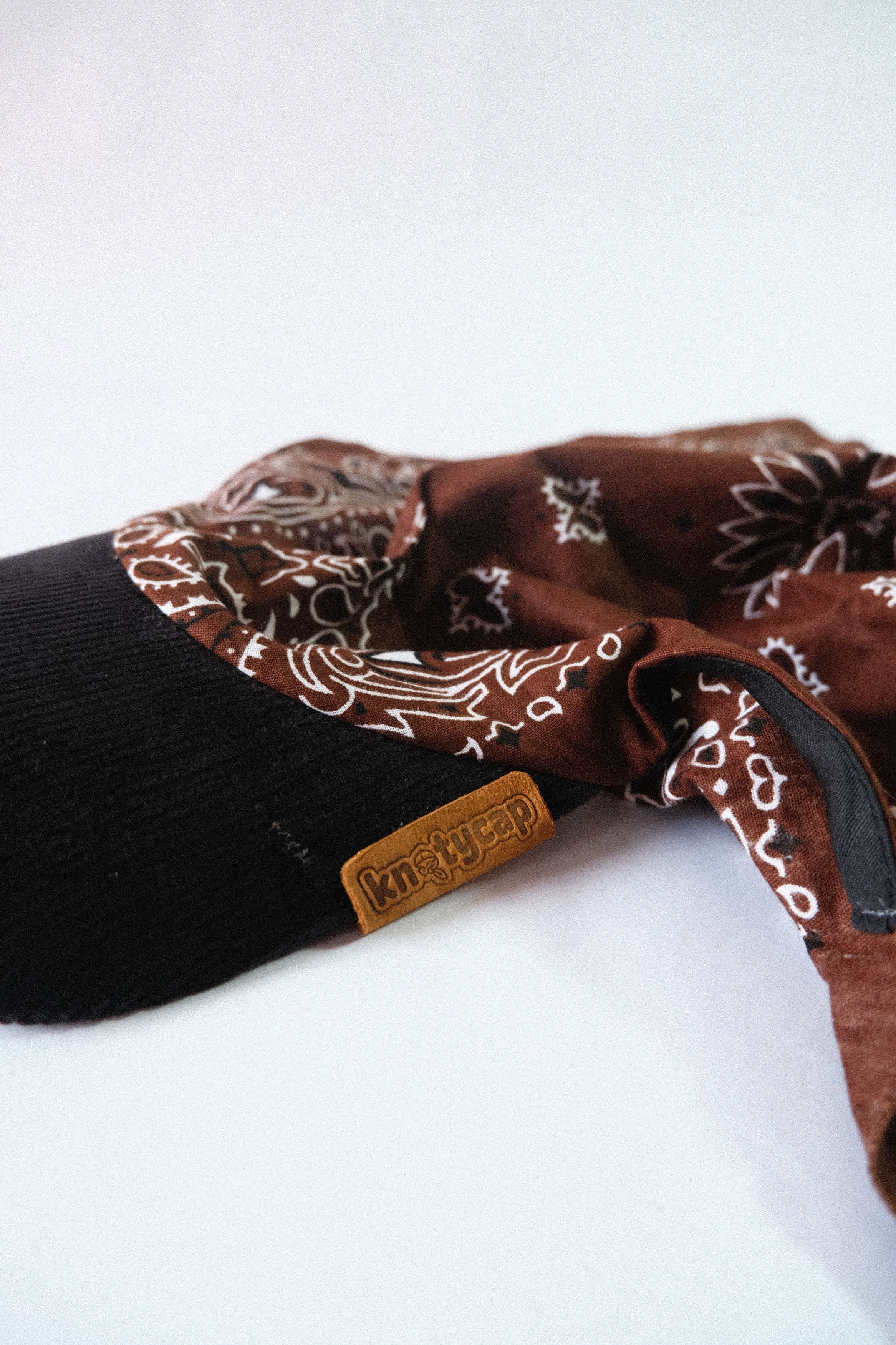 Black Corduroy Brim | Cocoa Veil Kapri