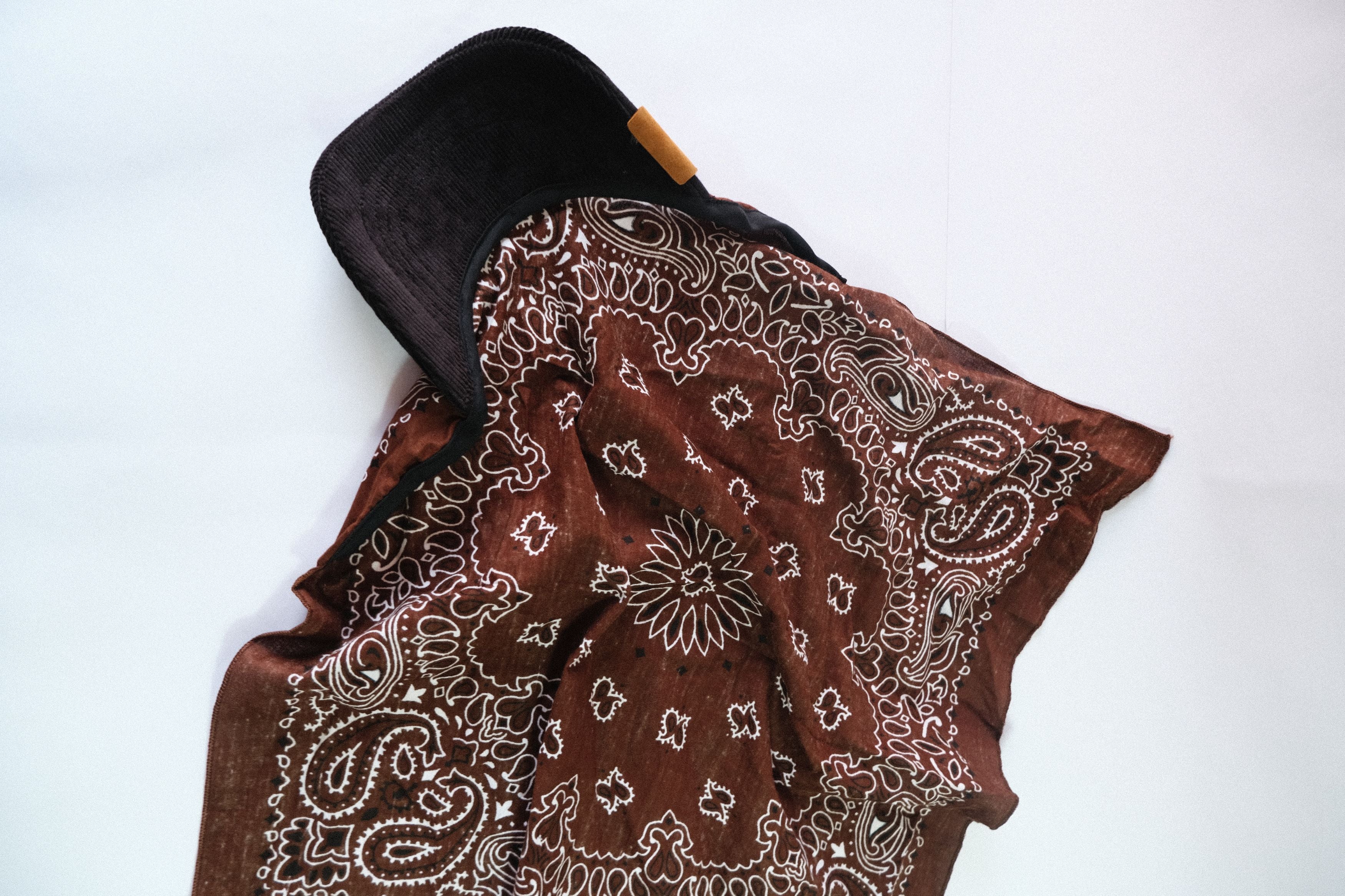 Black Corduroy Brim | Cocoa Veil Kapri