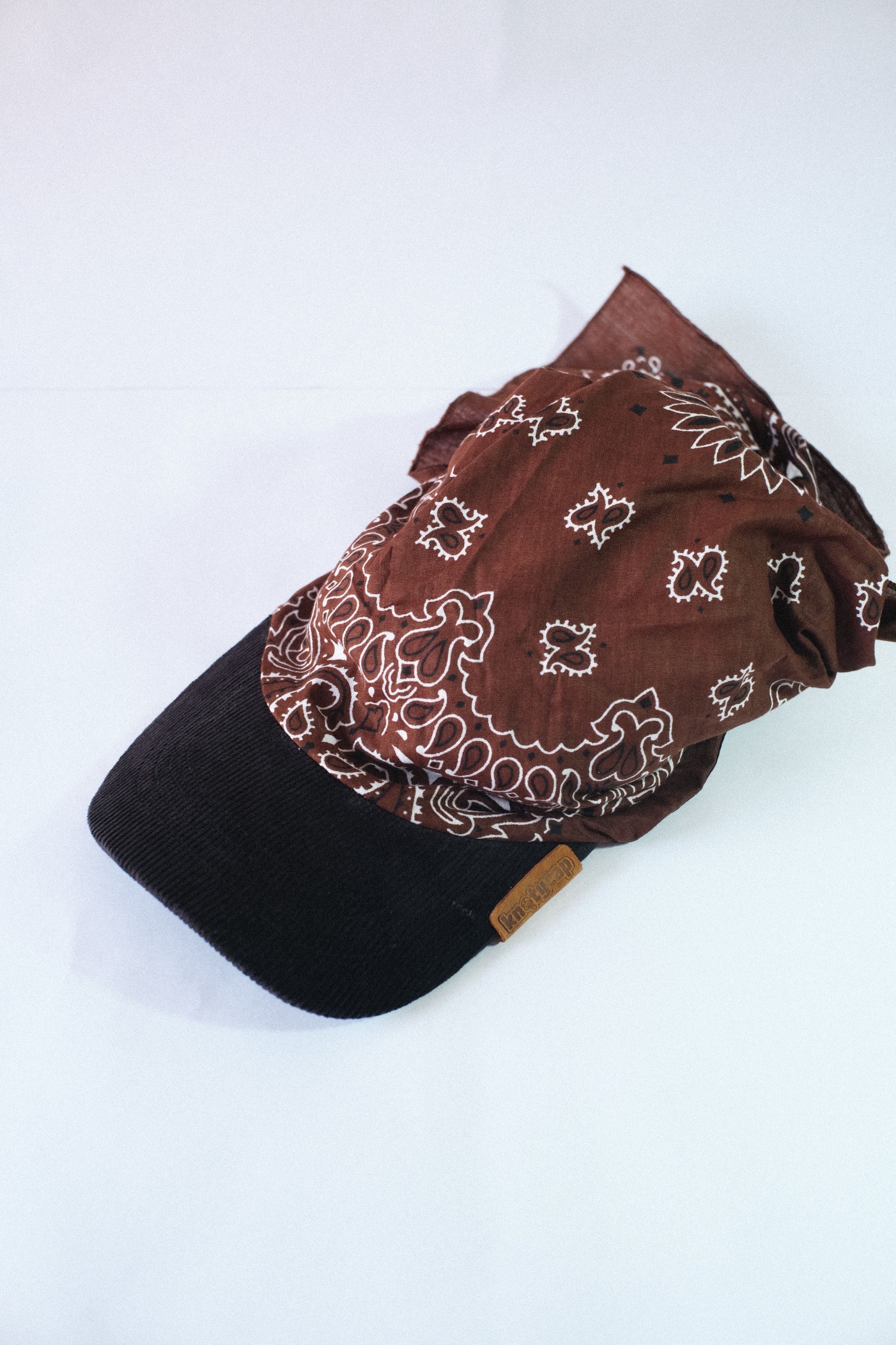 Black Corduroy Brim | Cocoa Veil Kapri