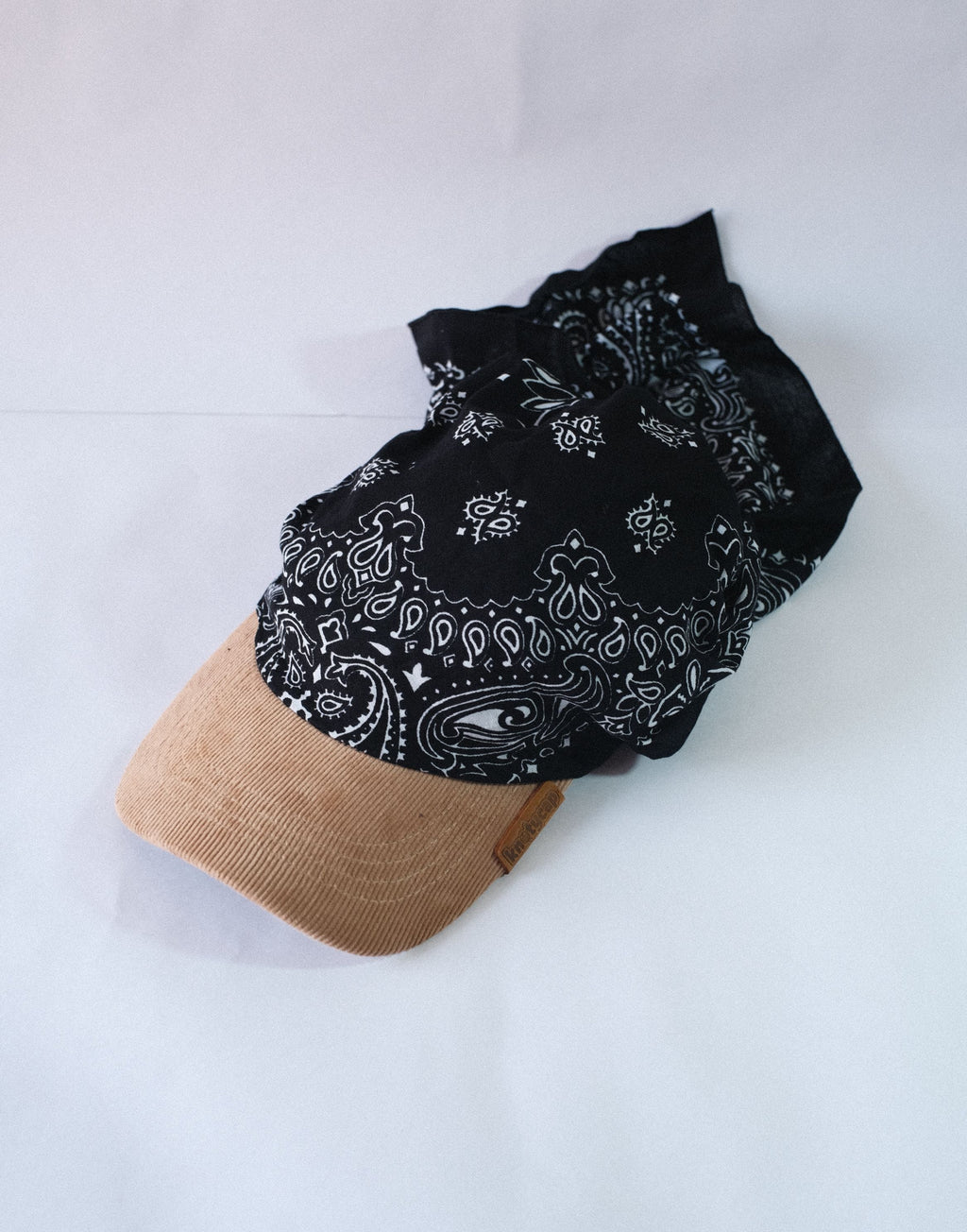 Beige Corduroy Brim |Black Veil  Kapri
