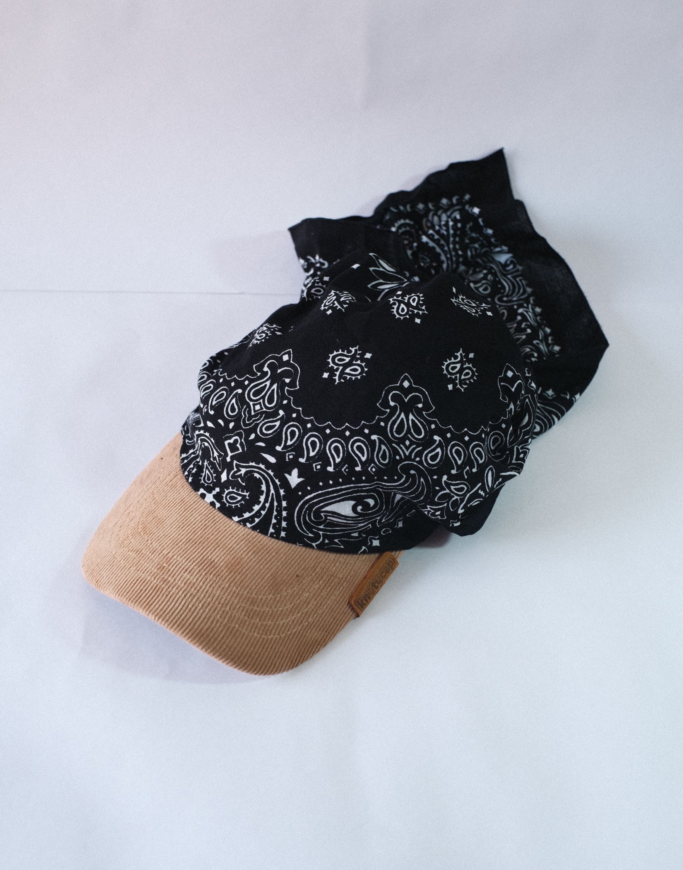 Beige Corduroy Brim |Black Veil  Kapri