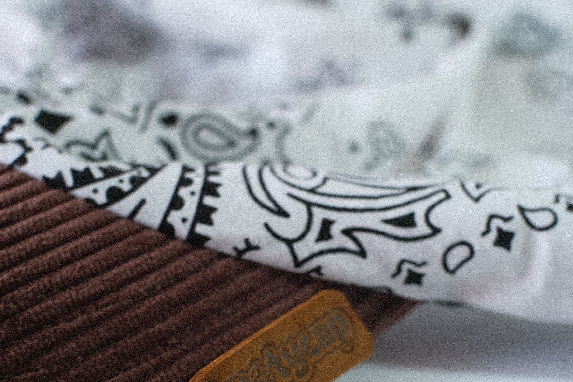 Dark Corduroy Brim | Ivory Veil Kapri