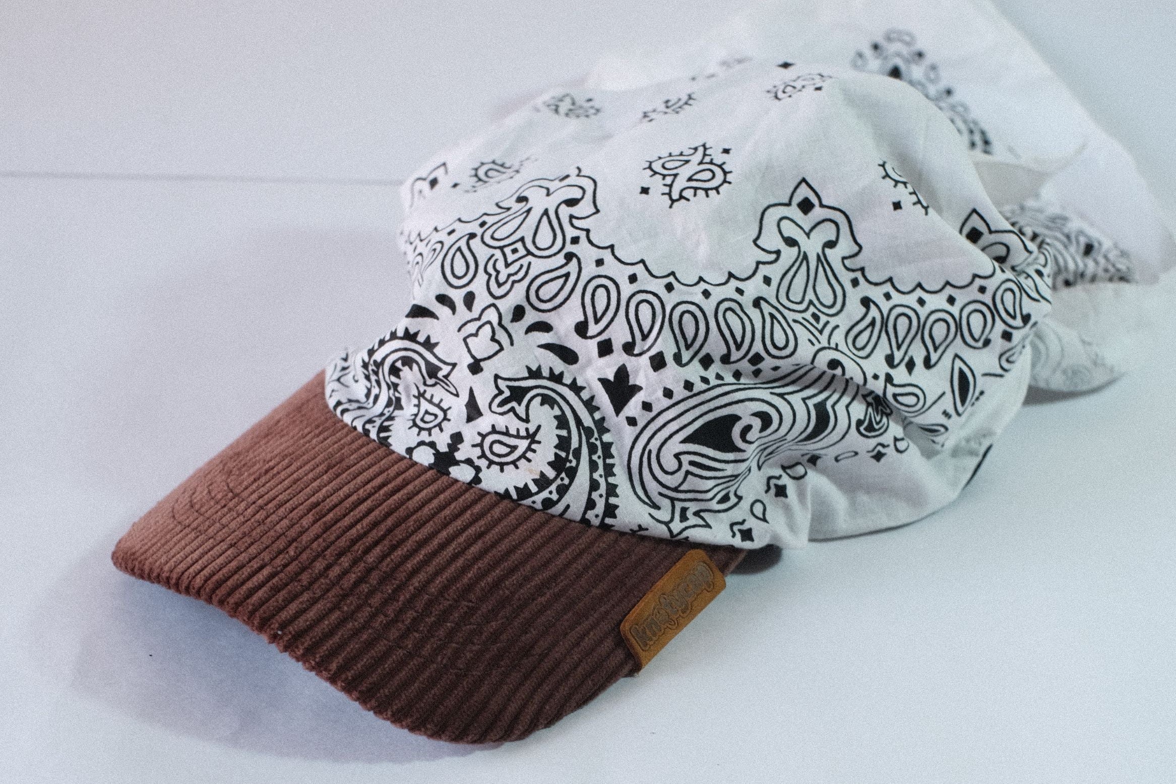 Dark Corduroy Brim | Ivory Veil Kapri