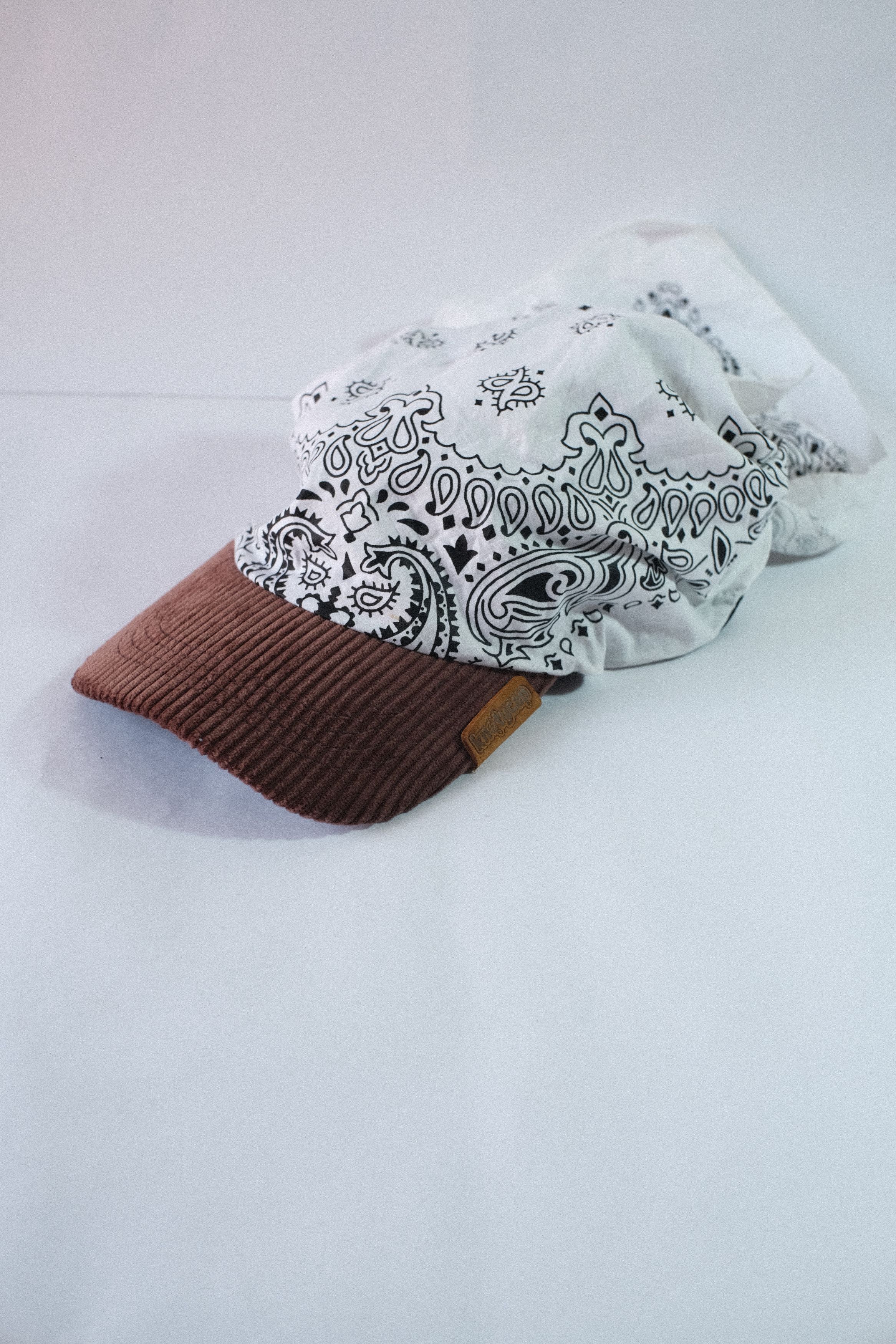 Dark Corduroy Brim | Ivory Veil Kapri