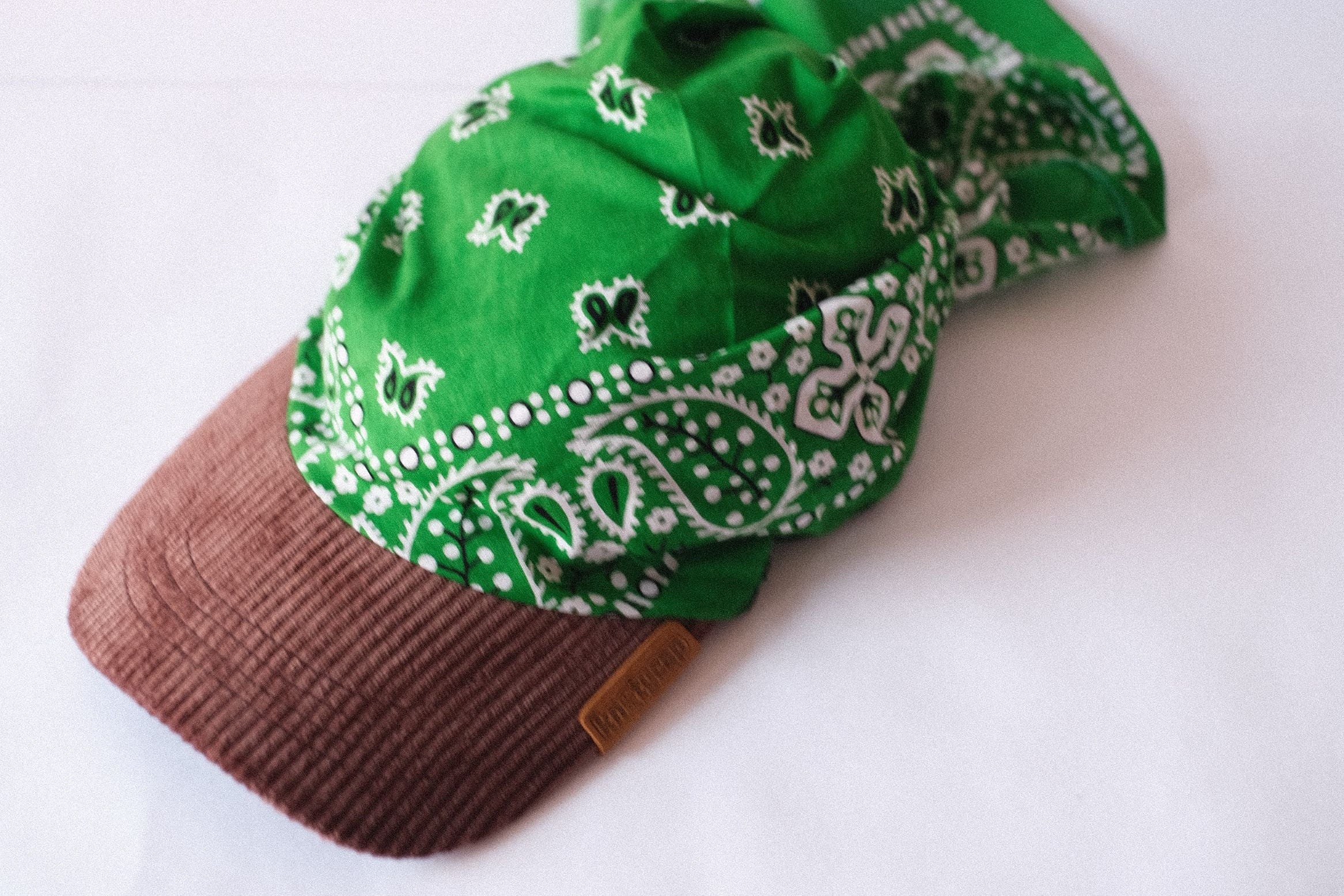 Dark Corduroy Brim | Emerald Veil Kapri