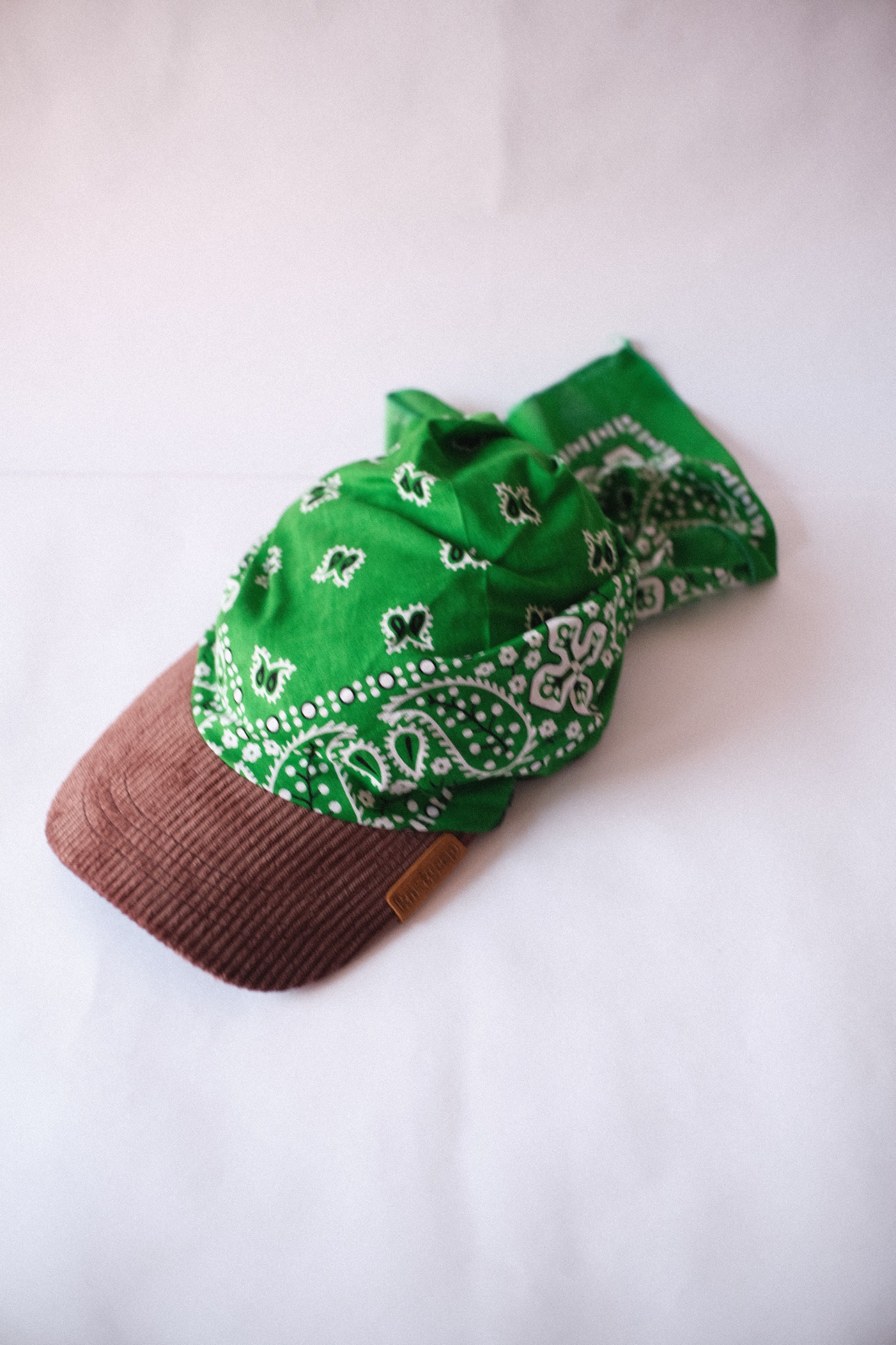 Dark Corduroy Brim | Emerald Veil Kapri