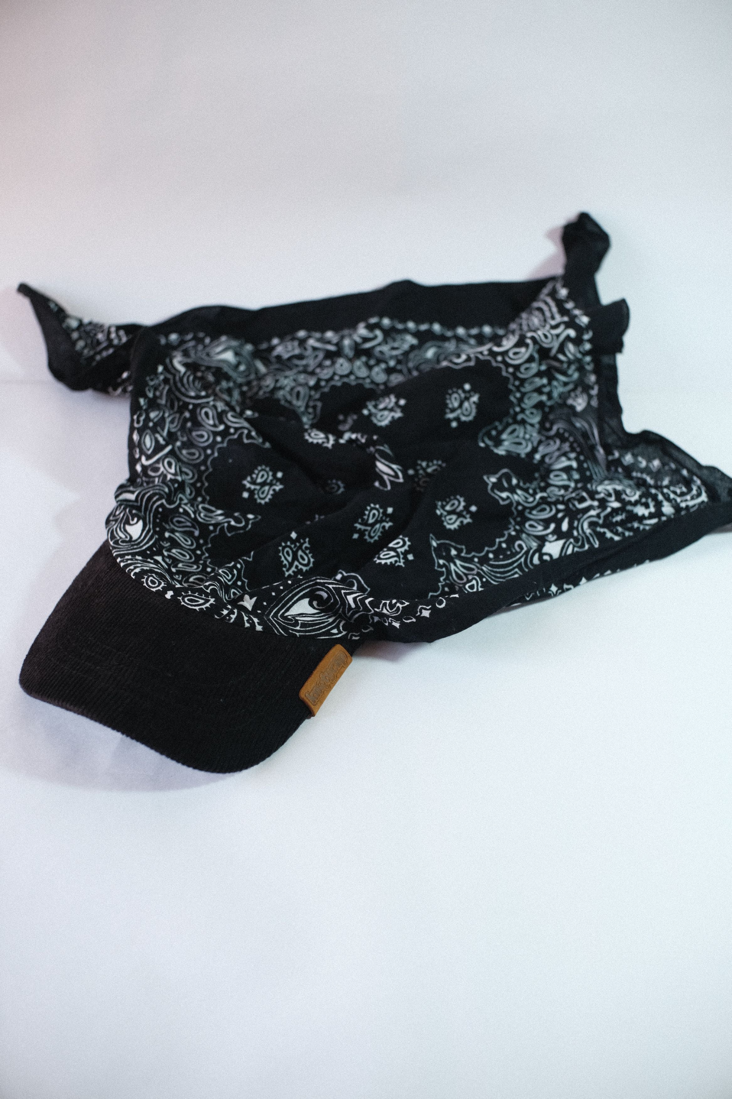 Black Corduroy Brim | Black Veil Kapri