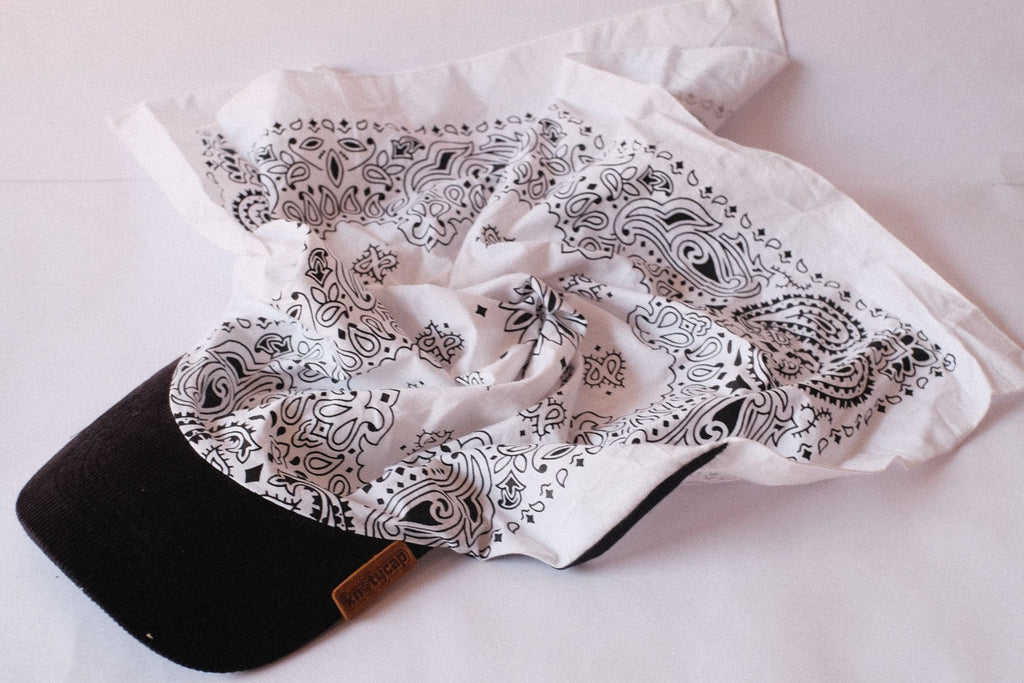 Black Corduroy Brim | Ivory Veil Kapri