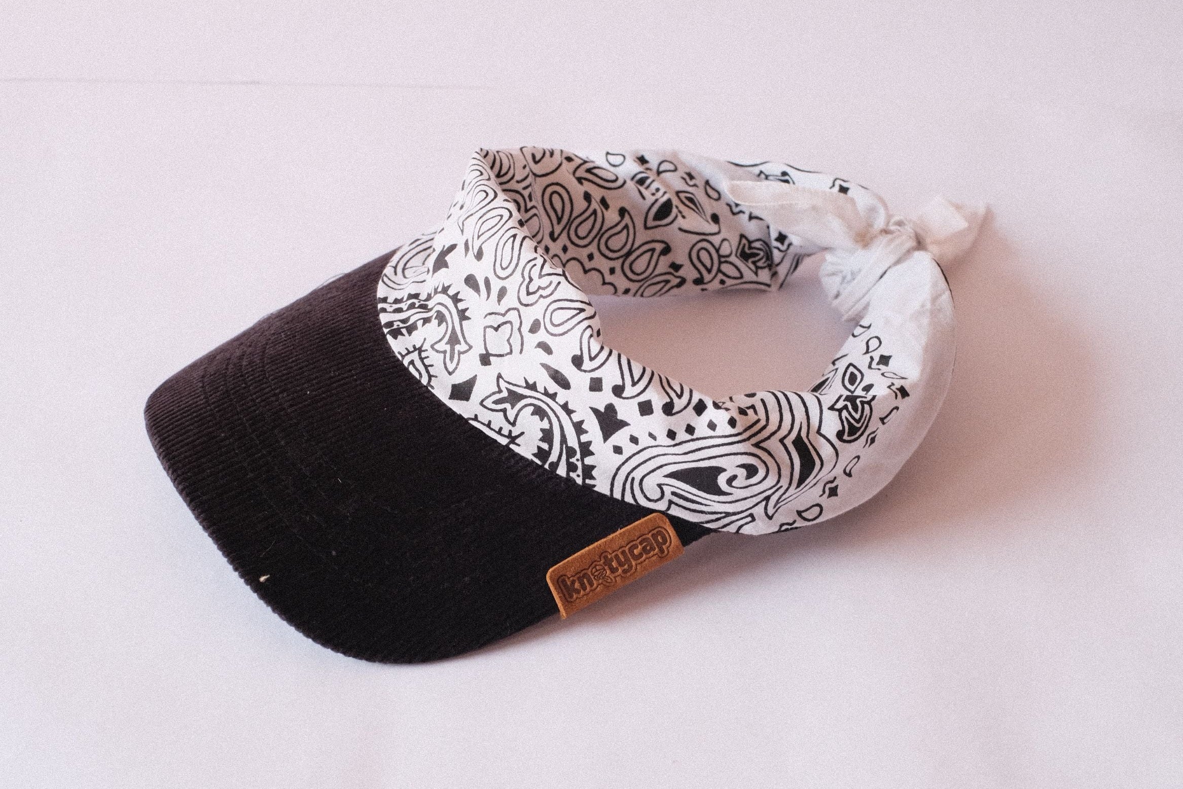 Black Corduroy Brim | Ivory Veil Kapri