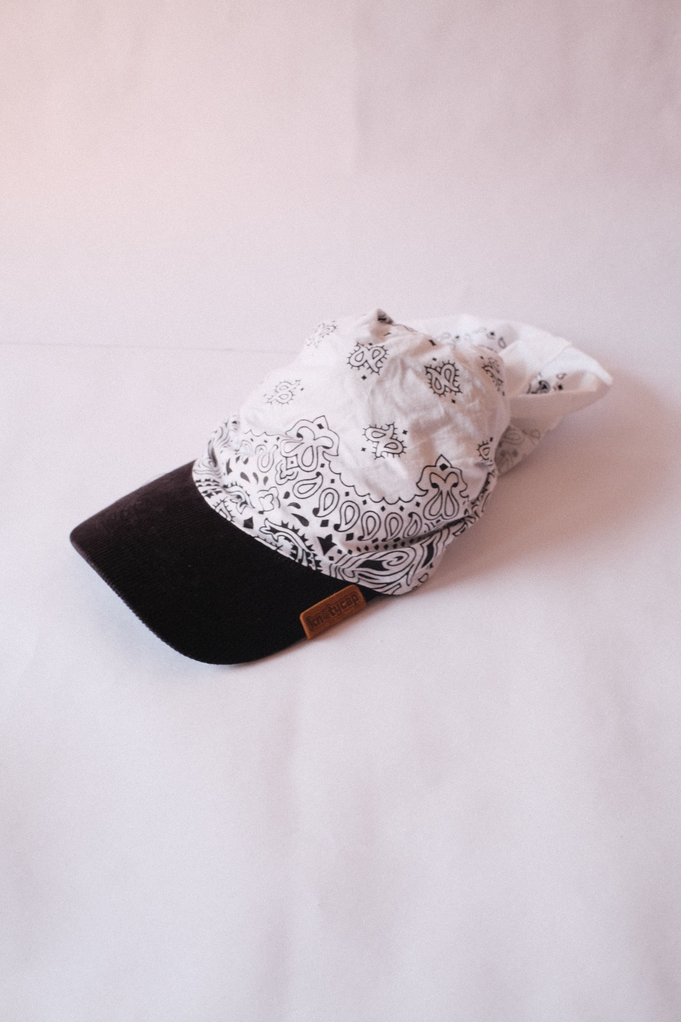 Black Corduroy Brim | Ivory Veil Kapri