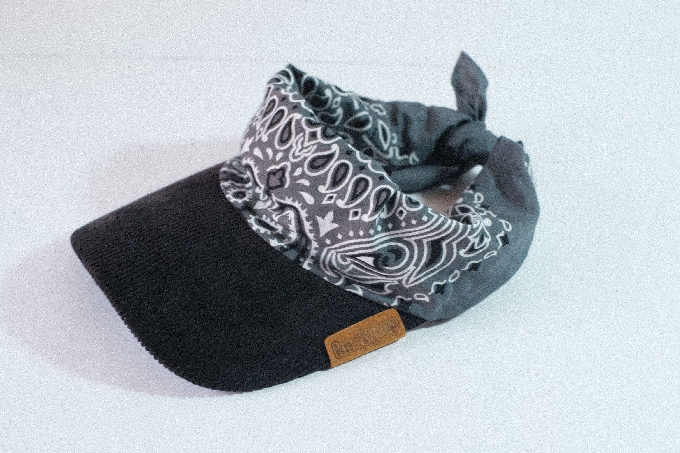 Black Corduroy Brim | Grey Kapri