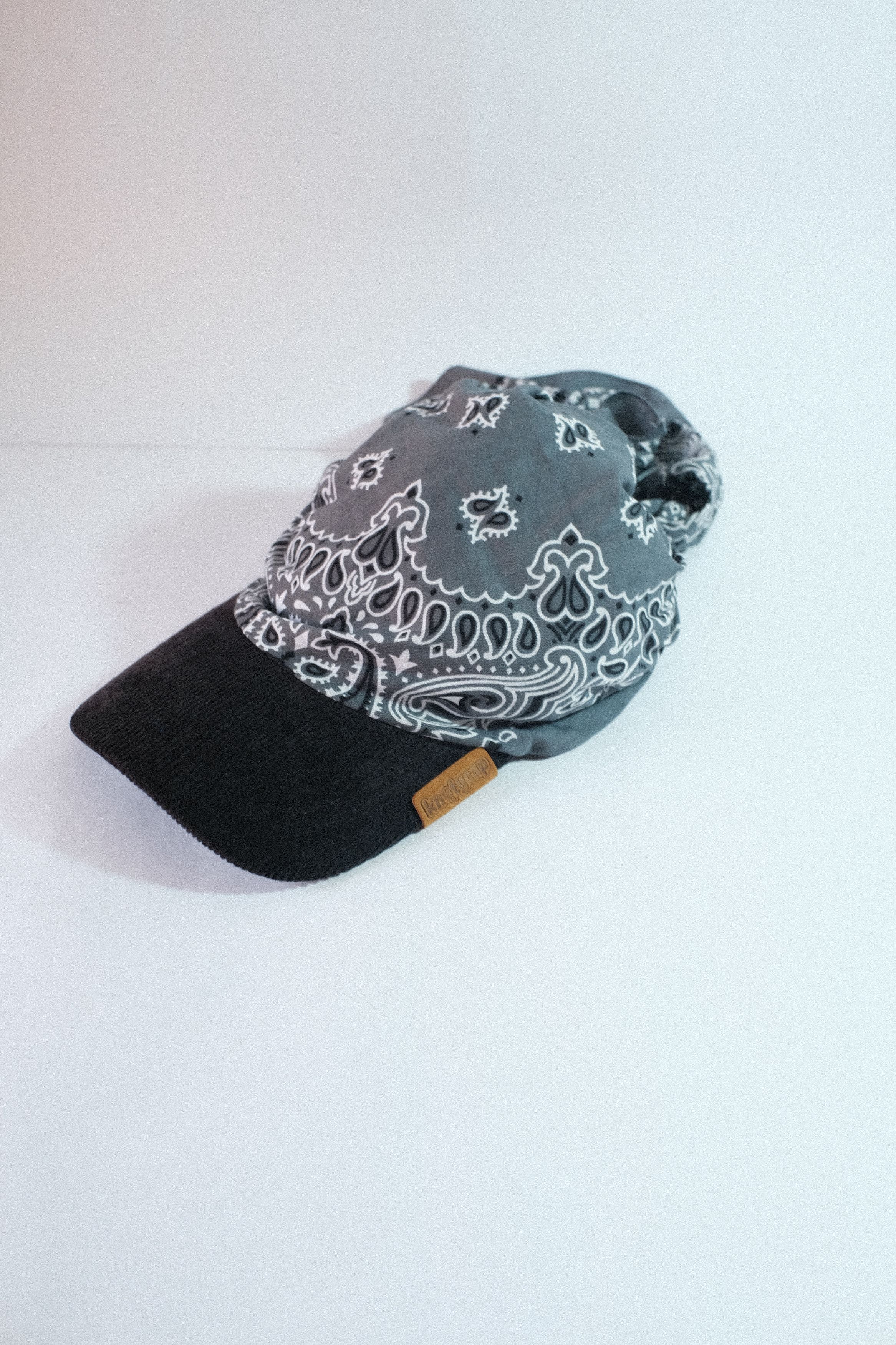 Black Corduroy Brim | Grey Kapri