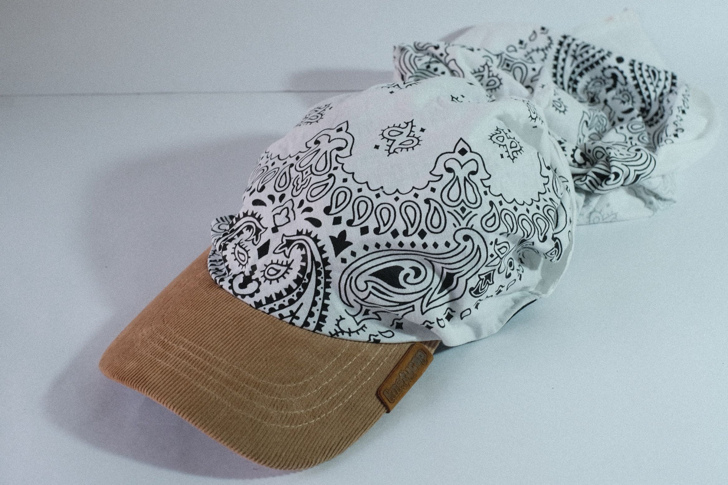 Beige Corduroy Brim | Ivory Veil Kapri