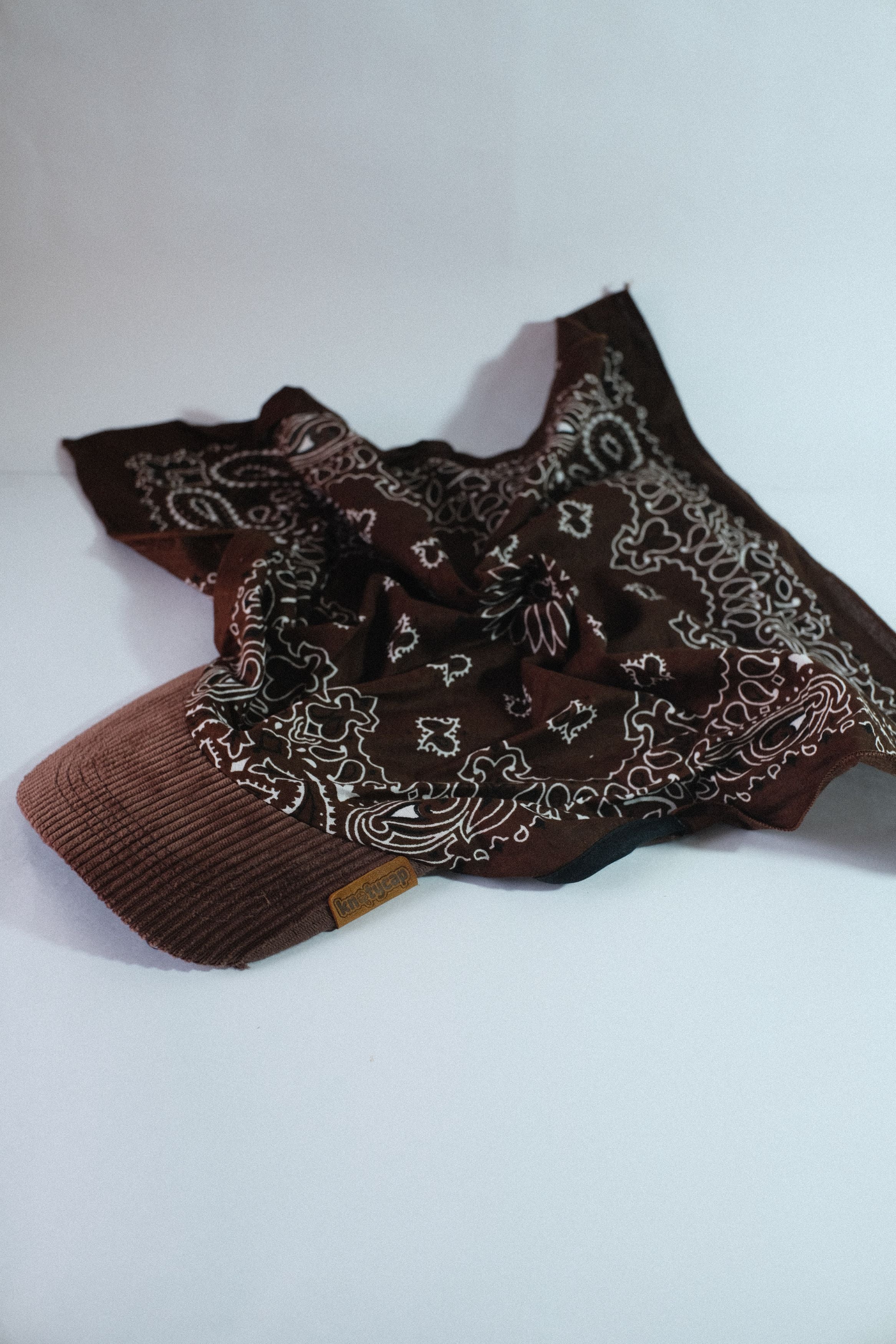 Dark Corduroy Brim | Cocoa Veil Kapri