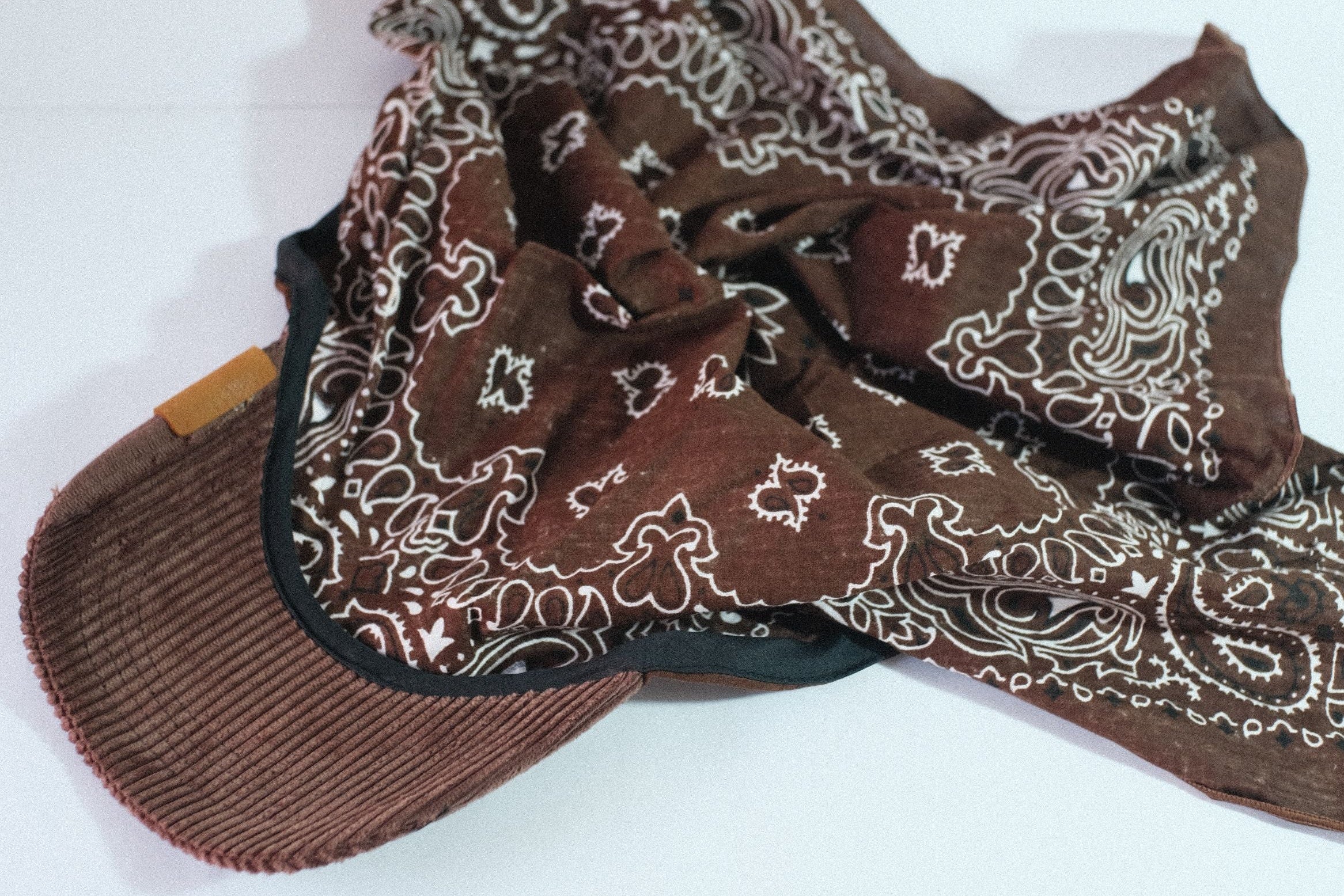 Dark Corduroy Brim | Cocoa Veil Kapri
