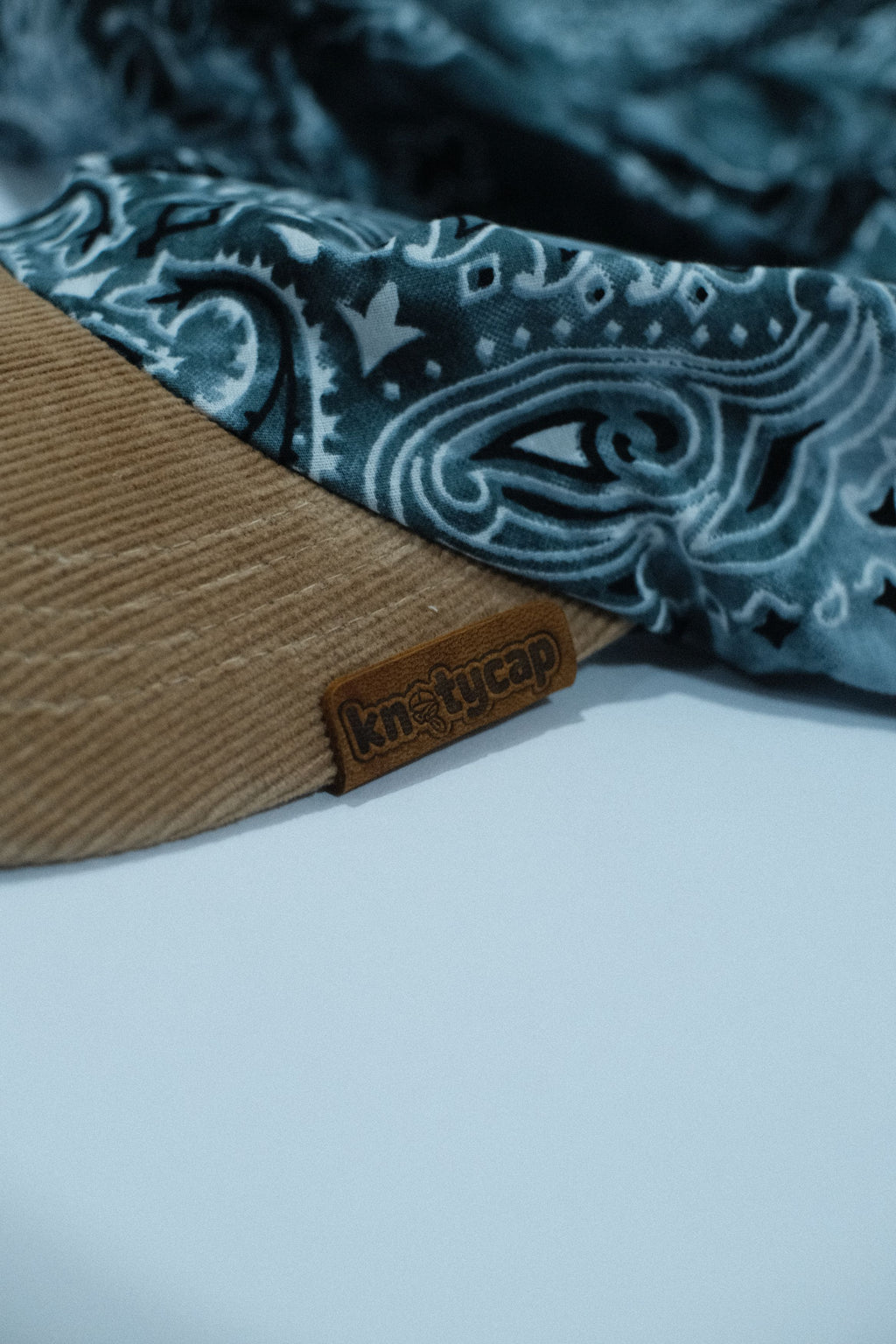 Beige Corduroy Brim Grey Kapri