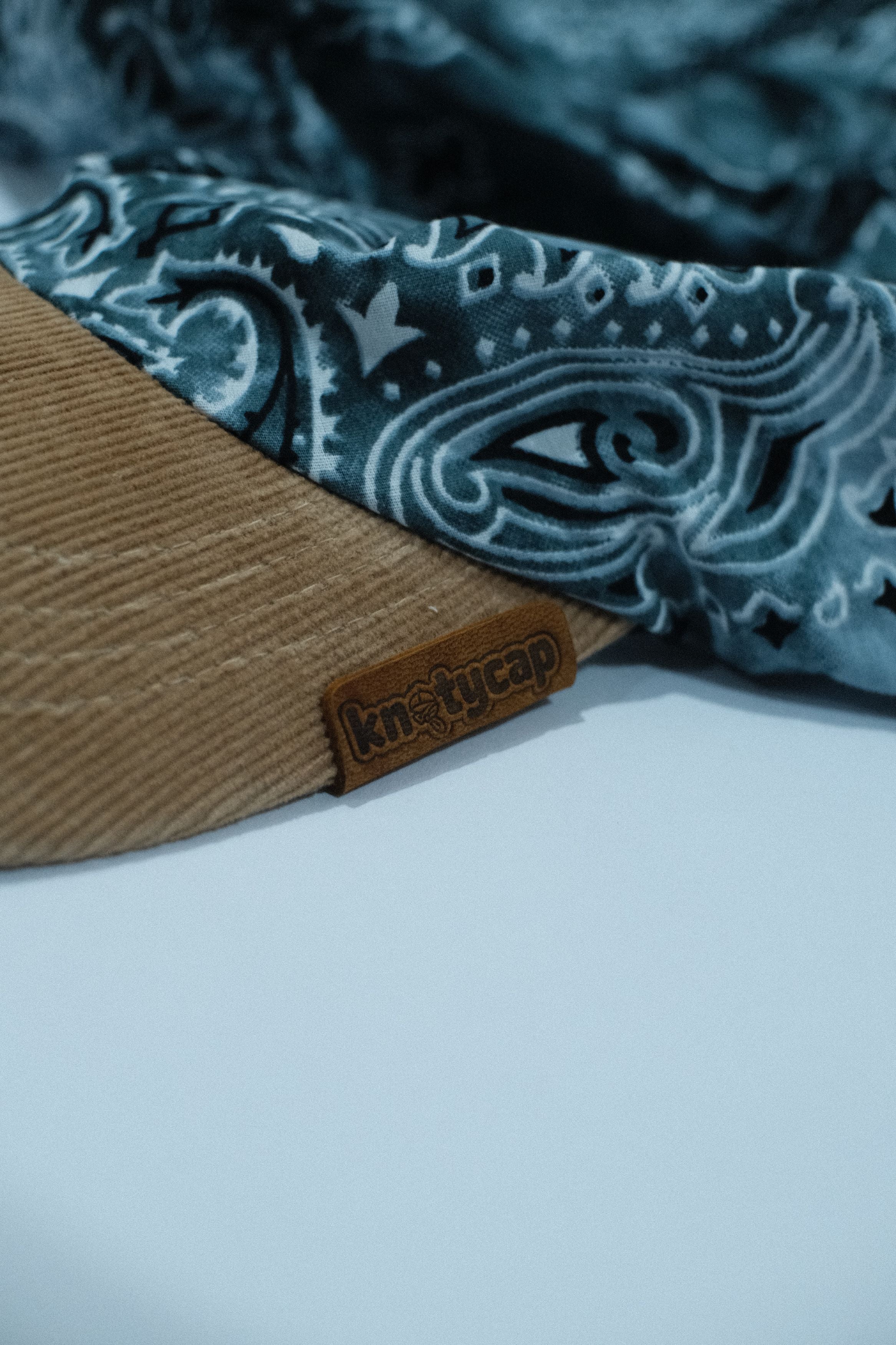Beige Corduroy Brim Grey Kapri