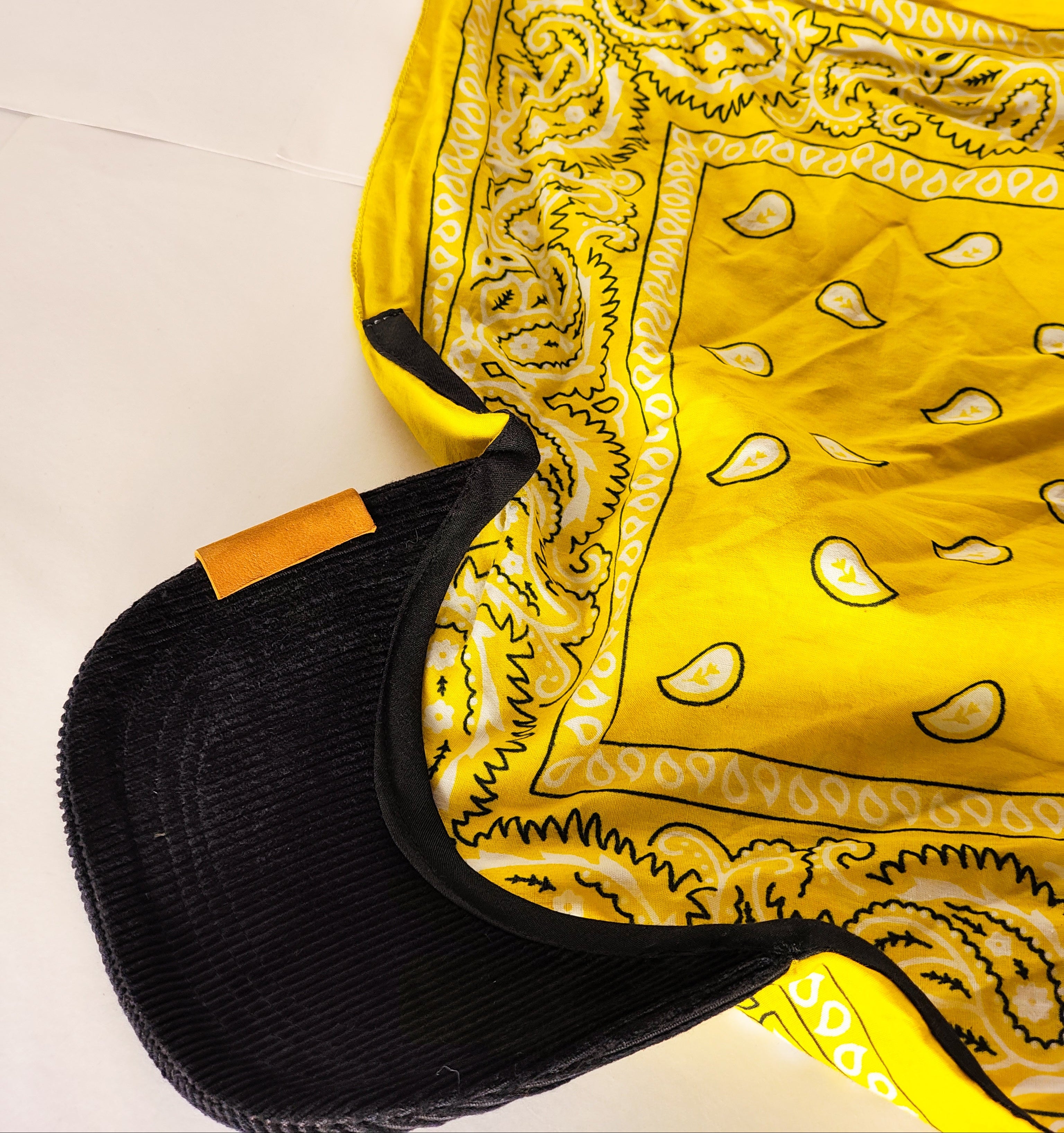 Black Corduroy Brim | Canary Mix Kapri