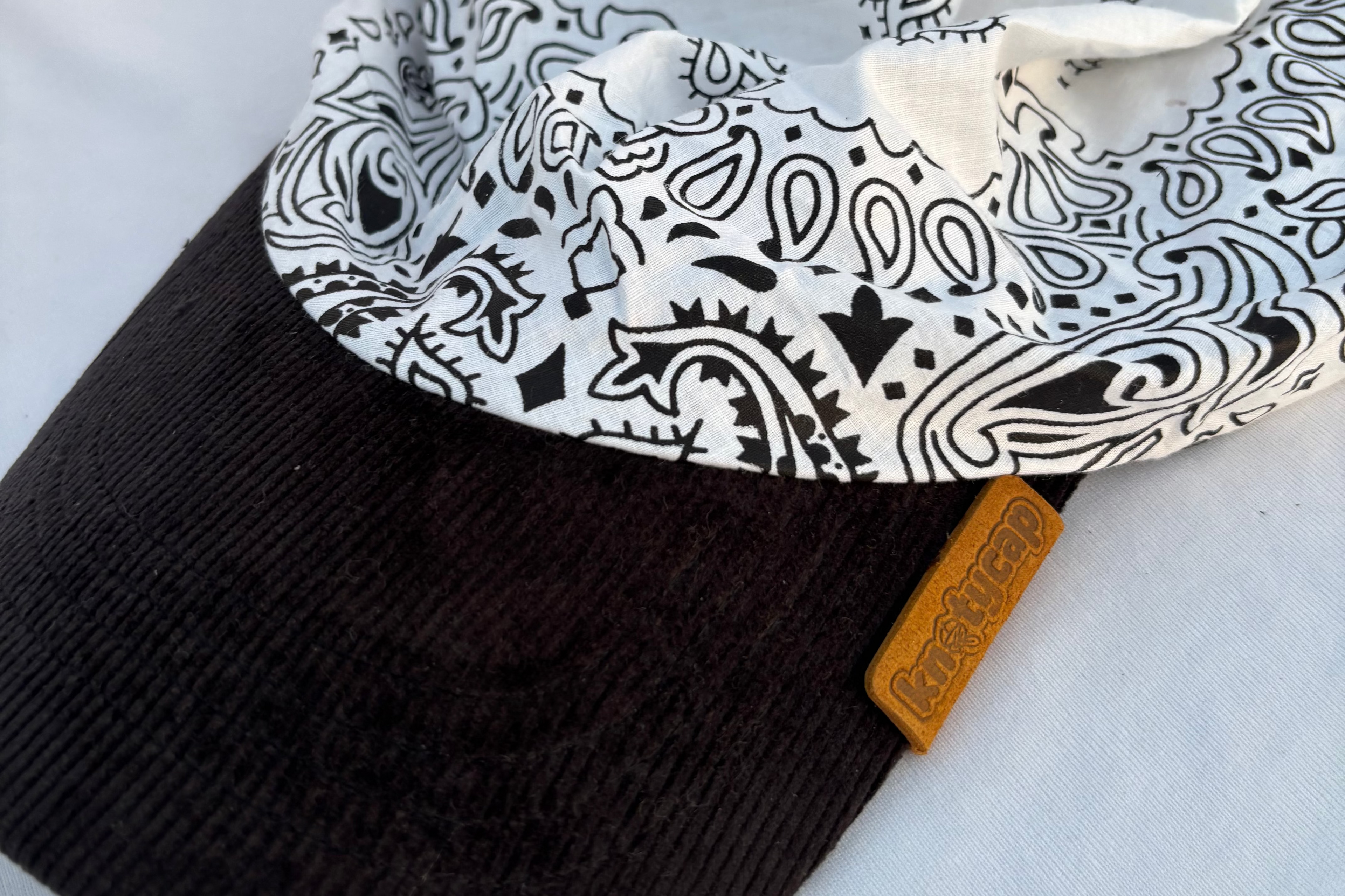 Black Corduroy Brim | Ivory Veil Kapri